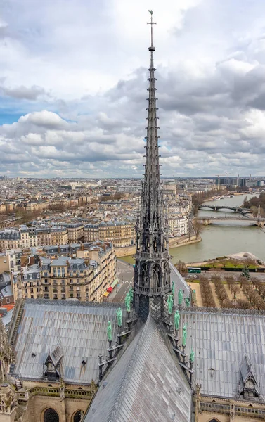 Paris, Frankrike-mars 15, 2018: detalj av spiran av Notre dam — Stockfoto