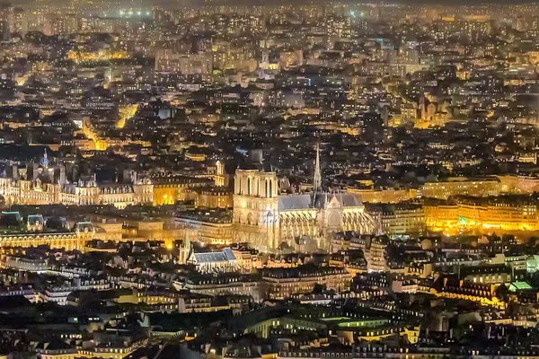 Notre dame de Paris à noite, França — Fotografia de Stock