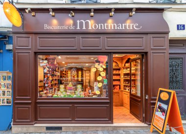 Paris, Fransa - 15 Mart 2018: Market shop Biscuiterie de Montm