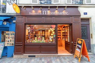 Paris, Fransa - 15 Mart 2018: Market shop Biscuiterie de Montm