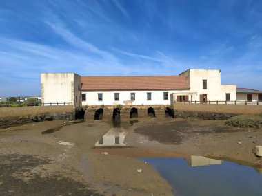 Sular çekildiğinde Pintado su değirmeni. Doğal yer, Cristina Adası bataklıkları ve ayamonte