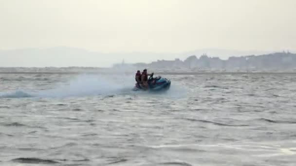 Punta Umbria Huelva Spain May 2020 Two Man Riding Water — 图库视频影像