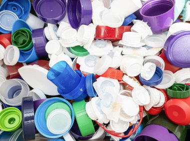 Renklerin ve boyutların plastik kapakları geri dönüşüme hazır.