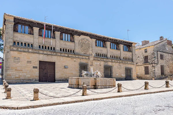 バエザのポプロ広場 Plaza Del Populo にあるライオンズの噴水 Fuente Los Leones 日本のルネサンス都市 世界遺産 — ストック写真