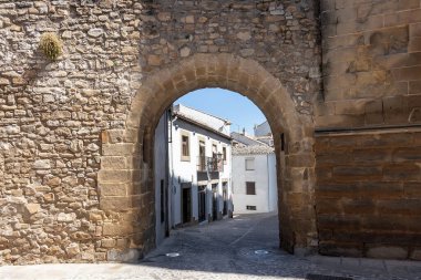 Arco de las Escuelas o de San Leon, Conde Romanones, Baeza, Jaen vilayeti, Endülüs, İspanya