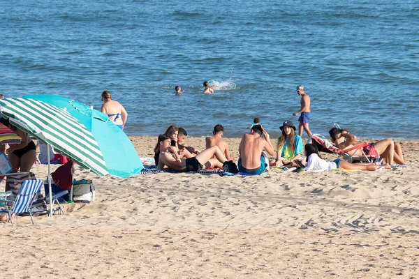 Huelva Spanje Juli 2020 Mensen Genieten Middags Van Het Strand — Stockfoto