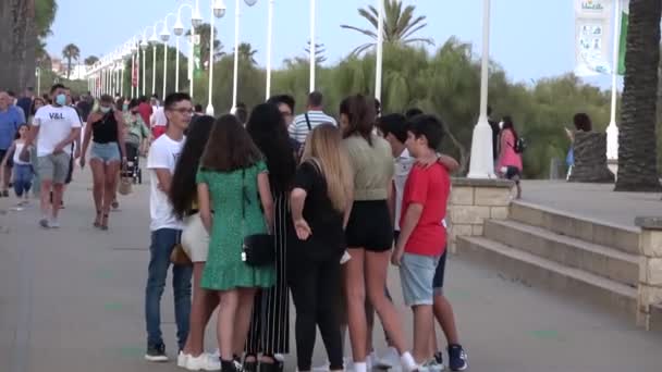 Huelva Spania Iulie 2020 Grup Tineri Fără Măști Protecție Care — Videoclip de stoc