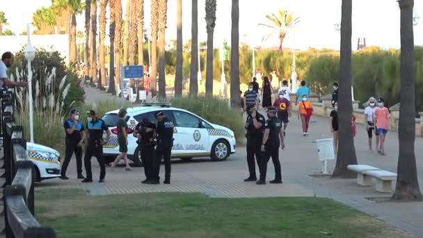 Huelva España Julio 2020 Policía Española Máscara Protectora Inicia Patrulla — Vídeo de stock