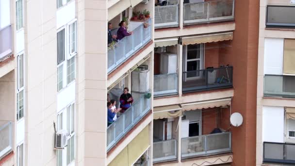 Huelva España Abril 2020 Los Ciudadanos Quedan Casa Aplauden Todos — Vídeos de Stock