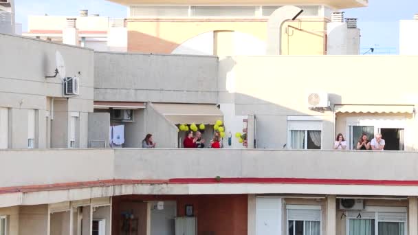 Huelva Espanha Abril 2020 Cidadãos Que Ficam Casa Batem Palmas — Vídeo de Stock