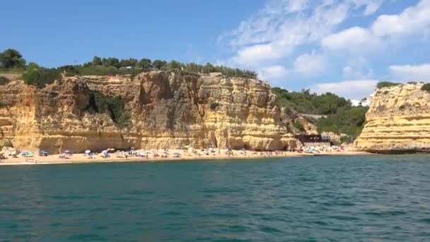 Praia Mesquita Praia Marinha Com Falésias Formações Geológicas Algarve Portugal — Vídeo de Stock