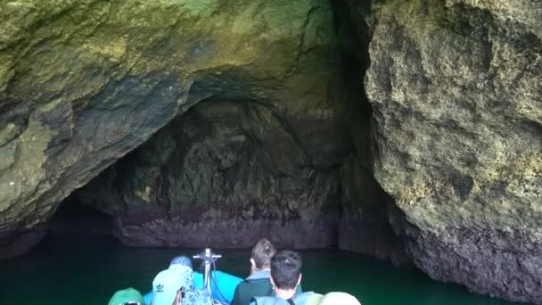 Lagoa Portugal Julio 2020 Turistas Visitan Una Cueva Benagil Algarve — Vídeo de stock