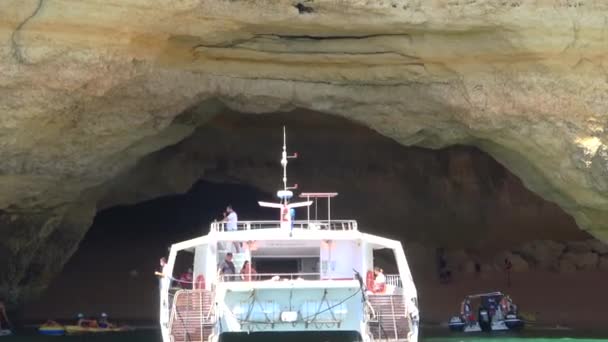 Lagoa Portogallo Luglio 2020 Vista Motoscafo Turisti Catamarano Altre Barche — Video Stock