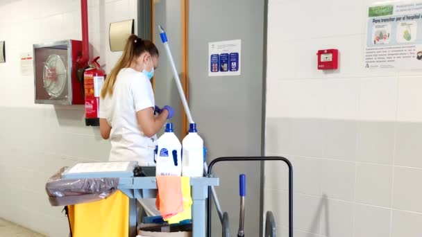 Huelva Spain June 2020 Cleaning Service Hospital Juan Ramon Jimenez — Stock Video