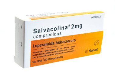 Huelva, İspanya - 23 Temmuz 2020: İspanyol Salvacolina Kutusu. Loperamide hidroklor.İshal (akışkan kaka) tedavisi için kullanılan bir ilaçtır. Kısa vadede ishal veya bağırsak sendromuna yardımcı olabilir (IBS)
