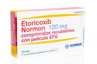 Huelva, İspanya - 23 Temmuz 2020 Normon Etoricoxib. Romatoid eklem iltihabı, sedef iltihabı, osteoartrit, anksiloz spondilit, kronik bel ağrısı, akut ağrı ve gut ağrısı tedavisi için.