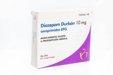 Huelva, İspanya - 23 Temmuz 2020: İspanyol Diazepam kutusu Durban. İlk olarak Valium olarak pazarlanan diazepam, genellikle yatıştırıcı etki yaratan benzodiazepin ailesinin bir ilacıdır..