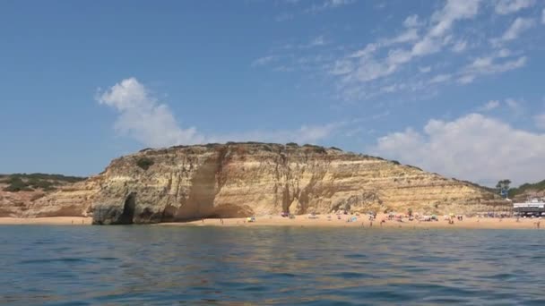 Blick Vom Meer Auf Den Strand Von Carvoeiro Die Region — Stockvideo