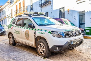 Huelva, İspanya - 16 Ağustos 2020: Cunta de Endalucia Çevre Ajanları 'nın Dacia Duster aracı. Doğal mirası koruyan ve çevresel suçları araştıran polis.