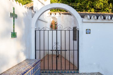 Huelva, İspanya - 8 Eylül 2020: El Conquero Hill Inn Huelva, Endülüs İspanya 'daki 1586' dan beri huelva 'nın koruyucu bakiresi Virgen de la Cinta Tapınağı' ndaki küçük şapel.