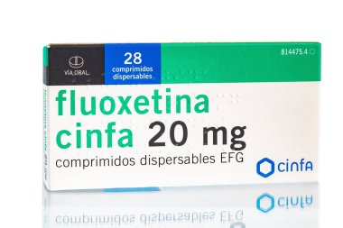 Huelva, İspanya-9 Ekim 2020: İspanyol Fluoxetine Cinfa 20 mg. Fluoxetine SSRI olarak bilinen bir antidepresan türüdür (seçici serotonin geri alma inhibitörü).).