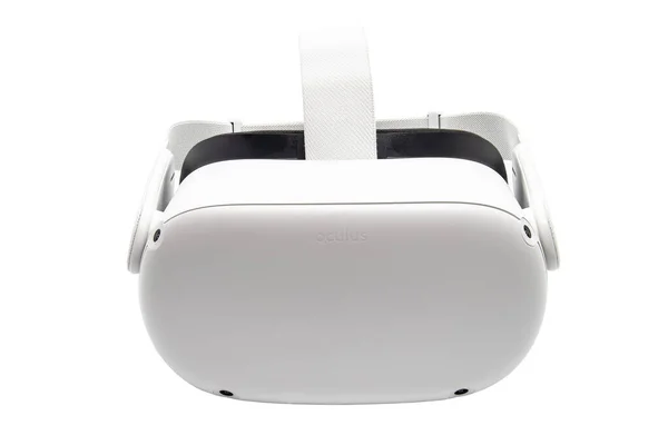 Huelva, İspanya - 13 Ekim 2020: Oculus Quest 2, VR 'nin bir sonraki nesli. Yeniden dizayn edilmiş bir form faktörü, yeni dokunmatik kontrolörleri ve şimdiye kadarki en yüksek çözünürlüklü ekran
