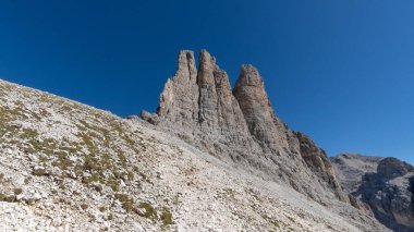 Dolomitlerde gezinti - Güney Tyrol Alto Adige 2025 'te güzel bir yürüyüş. Yüksek kalite fotoğraf