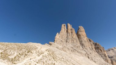 Dolomitlerde gezinti - Güney Tyrol Alto Adige 2025 'te güzel bir yürüyüş. Yüksek kalite fotoğraf