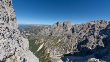 Dolomitlerde gezinti - Güney Tyrol Alto Adige 2025 'te güzel bir yürüyüş. Yüksek kalite fotoğraf