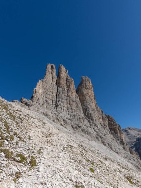 Dolomitlerde gezinti - Güney Tyrol Alto Adige 2025 'te güzel bir yürüyüş. Yüksek kalite fotoğraf