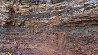 Hirzelsteig 2025 'te Büyük Rosengarten' de yürüyüş. Kısmen güneş, kalın bulutlar. Yüksek kalite fotoğraf