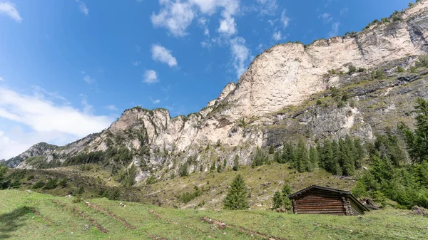 Hirzelsteig 'deki Büyük Rosengarten' de Foggy Hiking. Yüksek kalite fotoğraf
