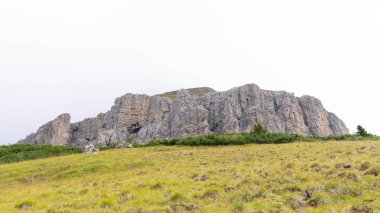 Hirzelsteig 2025 'te Büyük Rosengarten' de yürüyüş. Kısmen güneş, kalın bulutlar. Yüksek kalite fotoğraf
