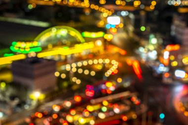 şehirde yol üzerinde akşam trafik sıkışıklığı bokeh bulanıklaştırma, gece sahnesi., bulanıklık görüntüleri odak değil