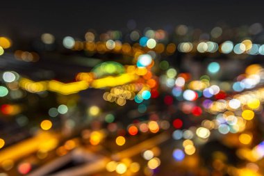 şehirde yol üzerinde akşam trafik sıkışıklığı bokeh bulanıklaştırma, gece sahnesi., bulanıklık görüntüleri odak değil