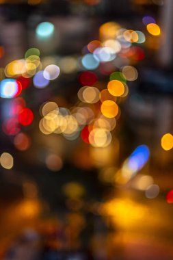 şehirde yol üzerinde akşam trafik sıkışıklığı bokeh bulanıklaştırma, gece sahnesi., bulanıklık görüntüleri odak değil