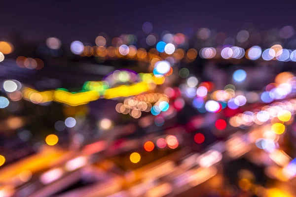 şehirde yol üzerinde akşam trafik sıkışıklığı bokeh bulanıklaştırma, gece sahnesi., bulanıklık görüntüleri odak değil