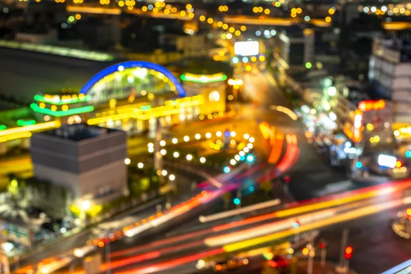 şehirde yol üzerinde akşam trafik sıkışıklığı bokeh bulanıklaştırma, gece sahnesi., bulanıklık görüntüleri odak değil