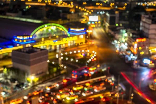 şehirde yol üzerinde akşam trafik sıkışıklığı bokeh bulanıklaştırma, gece sahnesi., bulanıklık görüntüleri odak değil
