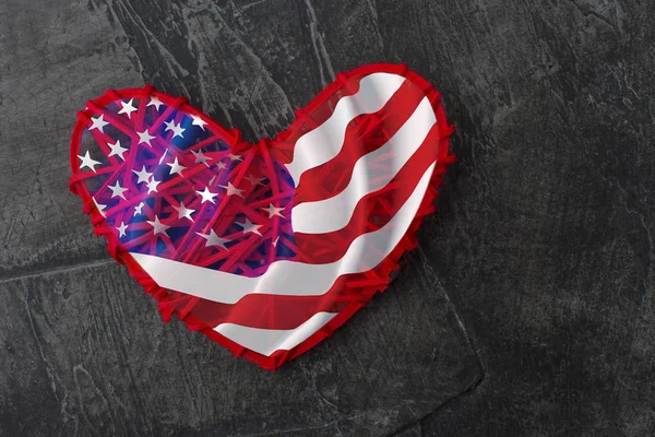 Dia Bandeira Americana Férias Bandeira Forma Coração Sobre Fundo Escuro — Fotografia de Stock
