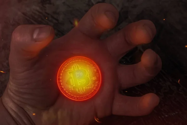 Гарячі Монета Bitcoin Лежить Руці Гарячих Грошей — стокове фото