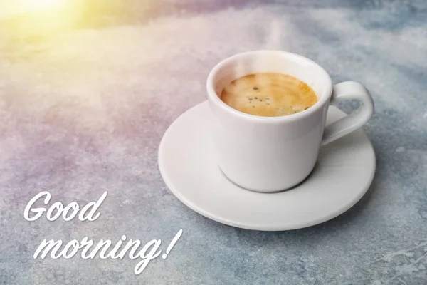 Чашка Ароматного Кофе Луч Утреннего Солнца Надпись Доброе Утро Светлый — стоковое фото