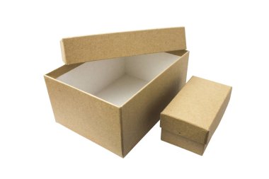 Beyaz bir arka plan üzerinde iki karton kutular. Oluklu karton. Yalıtılmış nesne