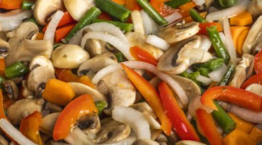 Mantar bir tavada kızarmış sebze. Arka plan, doku