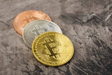 Bitcoin kopya alanı ile bozuk paralar. Yakın çekim 