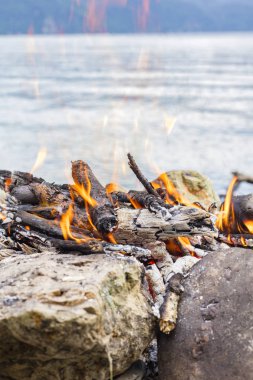 Kopya alanı ile gölün şenlik ateşi 