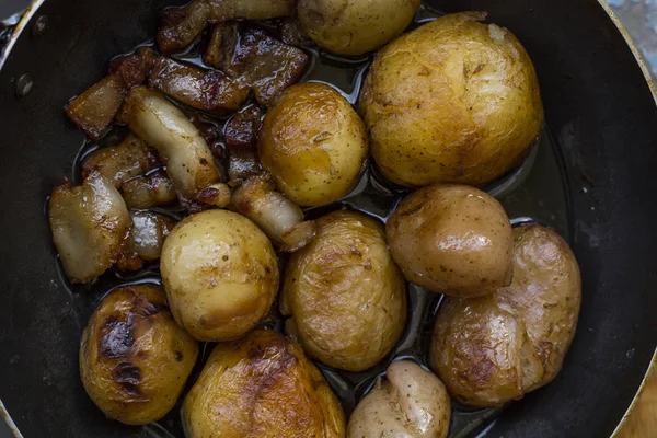 Fiatal Sült Burgonya Zsírt Egy Serpenyőben Nézd Meg Felülről — Stock Fotó