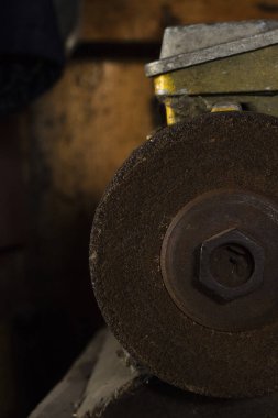 Kopya alanı ile bilemeye yarayan eski araçlar. Koyu arka plan