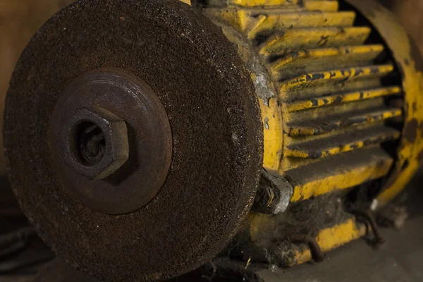 Kopya alanı ile bilemeye yarayan eski araçlar. Koyu arka plan