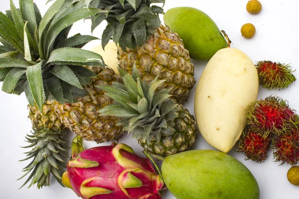 Beyaz arka plan, sağlıklı gıda, Vejetaryen diyet Olgun, egzotik meyve kümesi